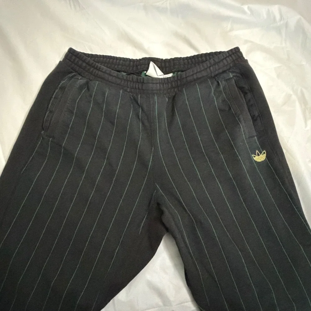 Adidas Mens Tyshawn Pinstripe Jogger Track Pants M Black Green Gold Trefoil